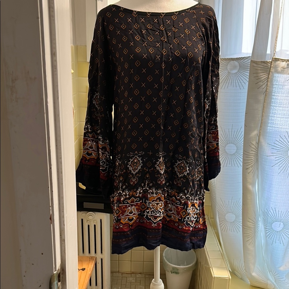 Black and Pink Bell Sleeve Casual Dress